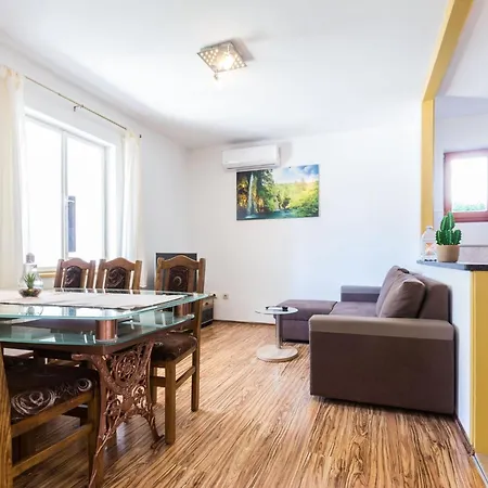 Charming And Comfortable Задар