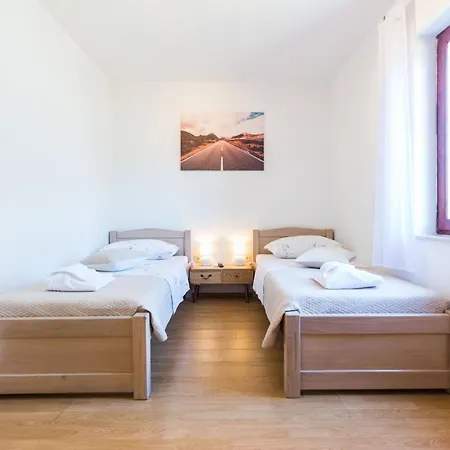 Πανσιόν Charming And Comfortable 3*